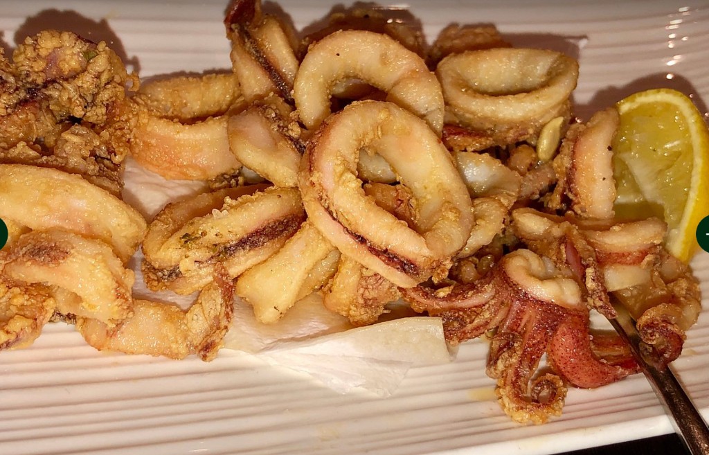 Crispy fried calamari with lemon
